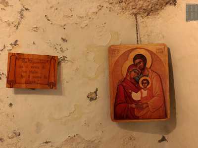 �Quelli sono oggetti lasciati qui dalla Santa di Calcutta�, afferma Romanazzi. Un dono che Madre Teresa volle fare alle sue sorelle e a tutta Bari: una citt� che chiss� perch� ha cancellato dalla sua memoria la storica visita di una delle donne pi� importanti dell�umanit�